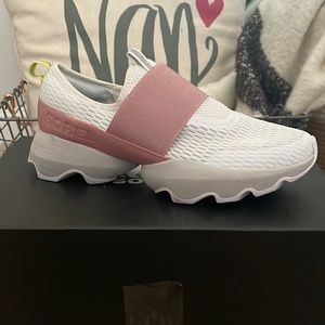 Brand new never worn women’s size 9 Sorel sneakers